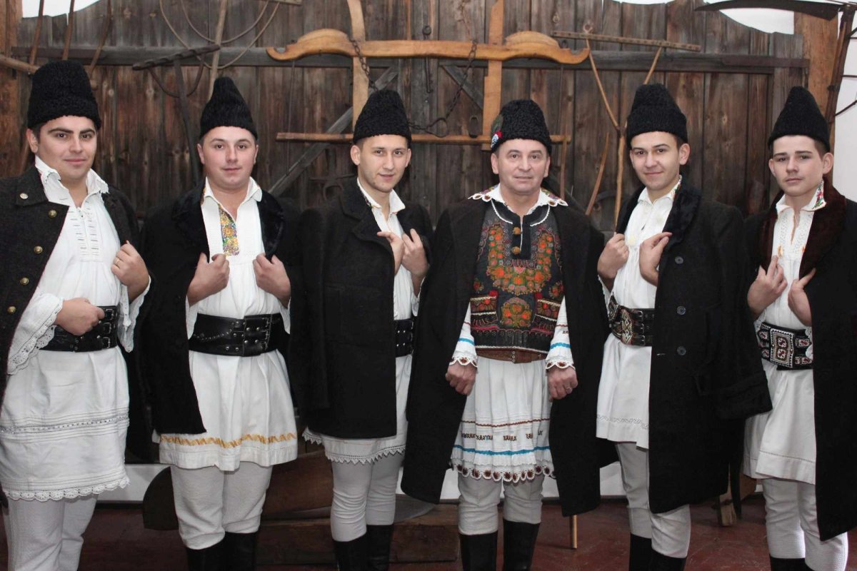 „Folclorul reprezintă toată bogăția spirituală moștenită de la strămoși” 282561