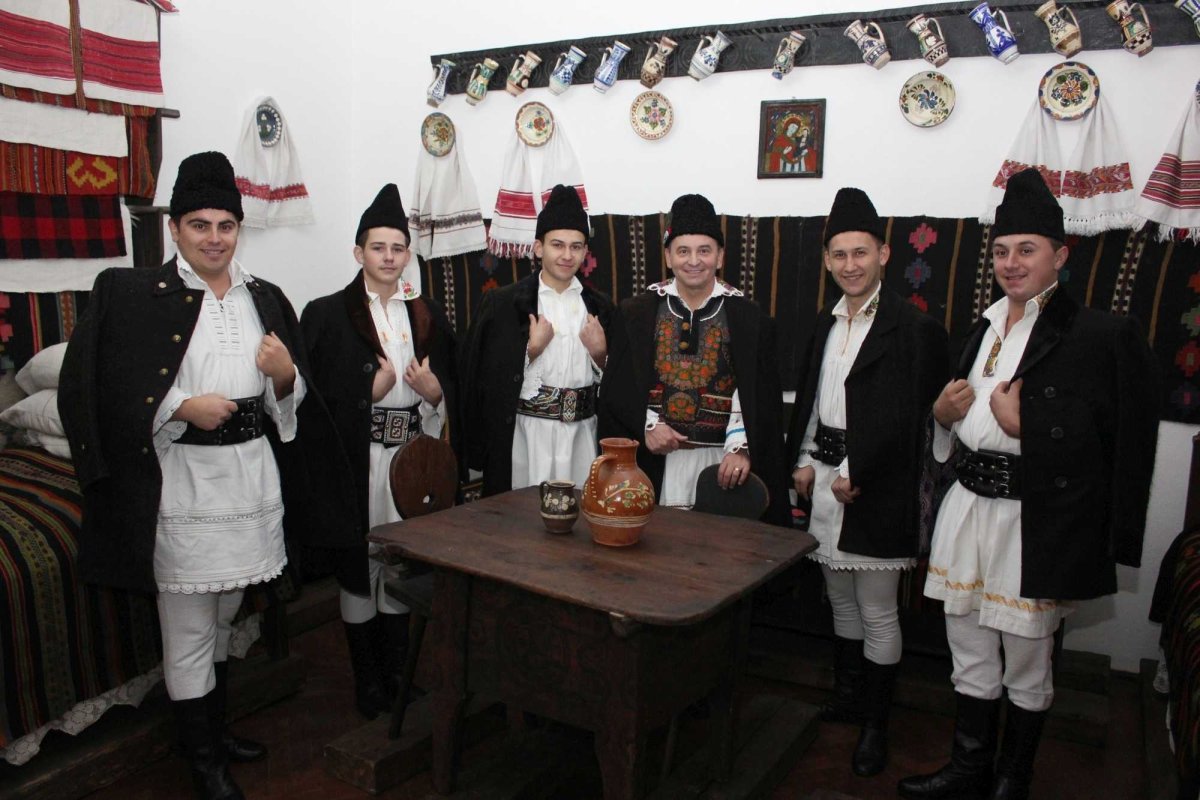 „Folclorul reprezintă toată bogăția spirituală moștenită de la strămoși” 282567