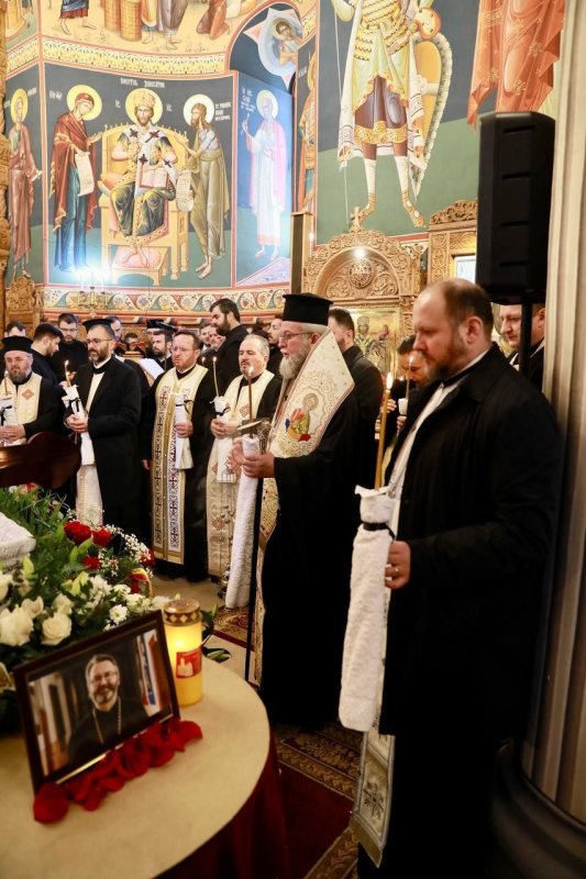 Părintele profesor Daniel Buda a fost înmormântat în cimitirul Mănăstirii Rohia 282673