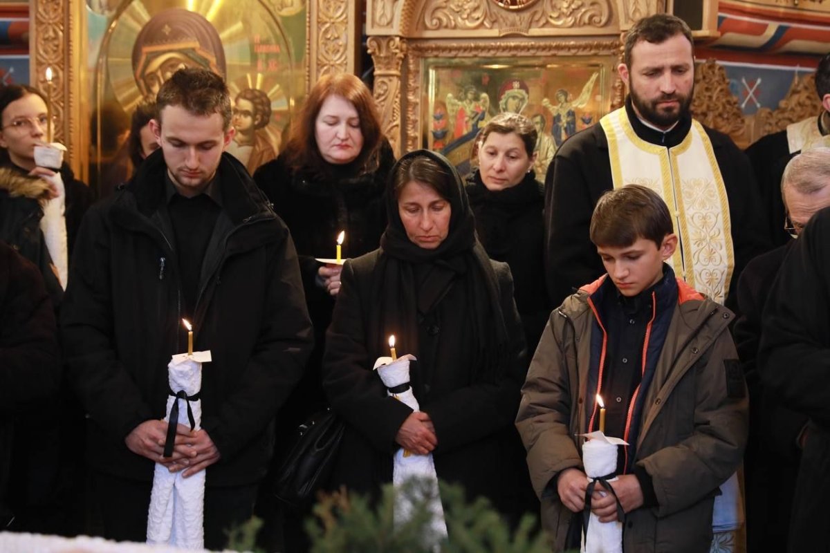 Părintele profesor Daniel Buda a fost înmormântat în cimitirul Mănăstirii Rohia 282678
