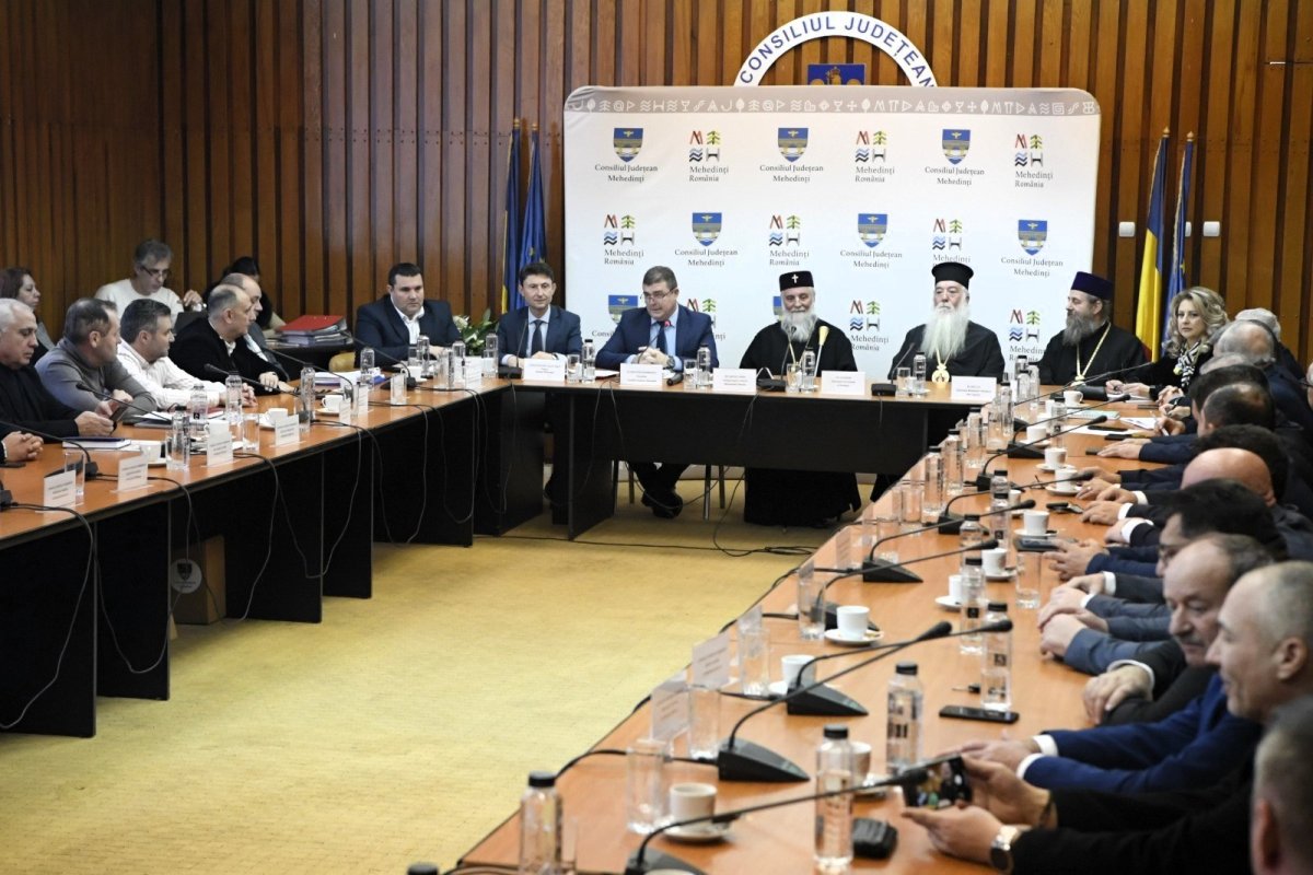 Titlu onorific pentru Mitropolitul Olteniei 282976