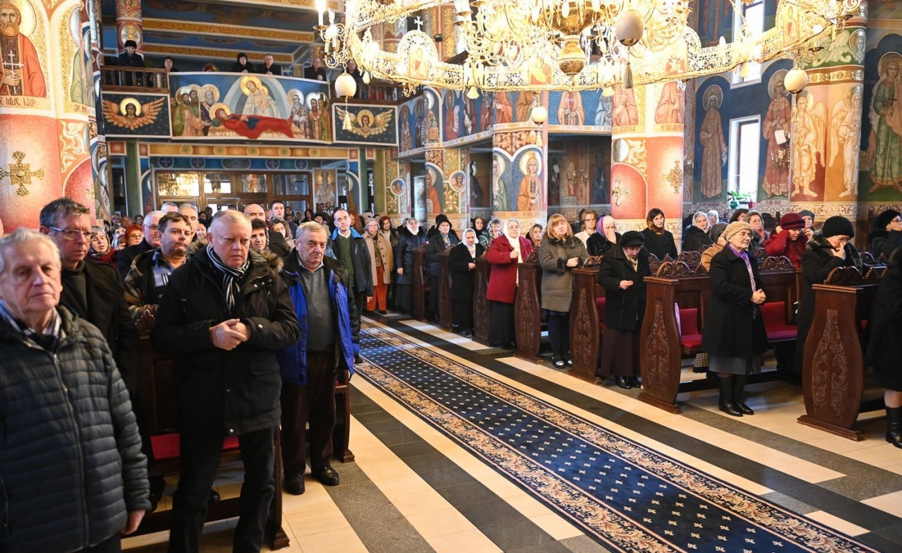 Slujirile ierarhilor hunedoreni la praznicul Tăierii‑împrejur cea după trup a Domnului 283039