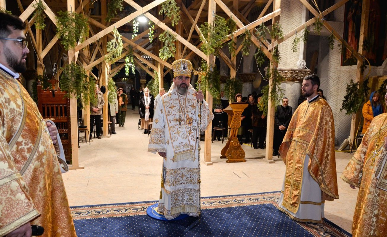 Slujirile ierarhilor hunedoreni la praznicul Tăierii‑împrejur cea după trup a Domnului 283042