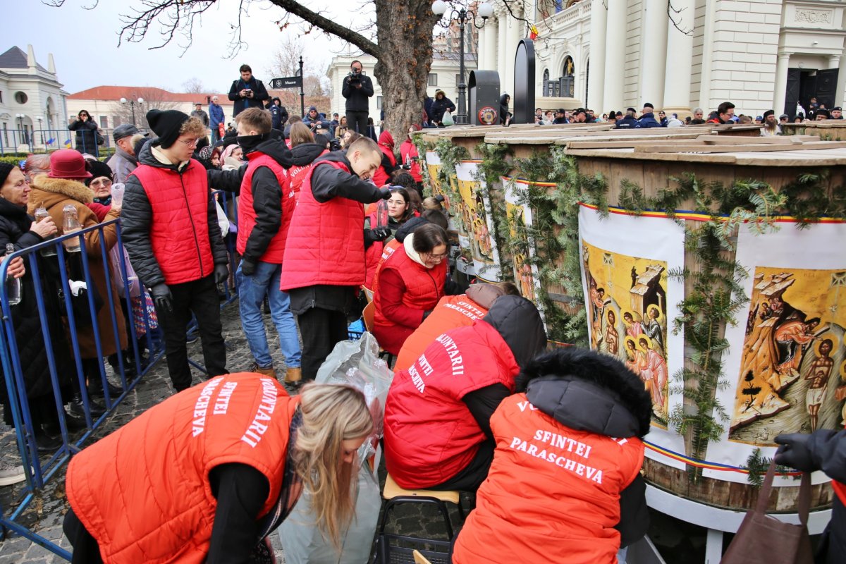 Mitropolitul Moldovei și Bucovinei a săvârșit Sfințirea cea Mare a apei 283362