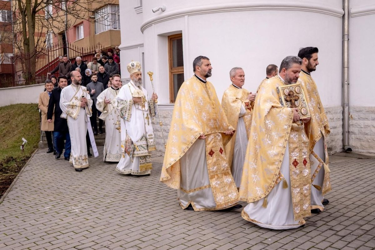 Biserica „Sfântul Ioan Botezătorul” din Parohia Alba Iulia-Tolstoi a fost târnosită 283405