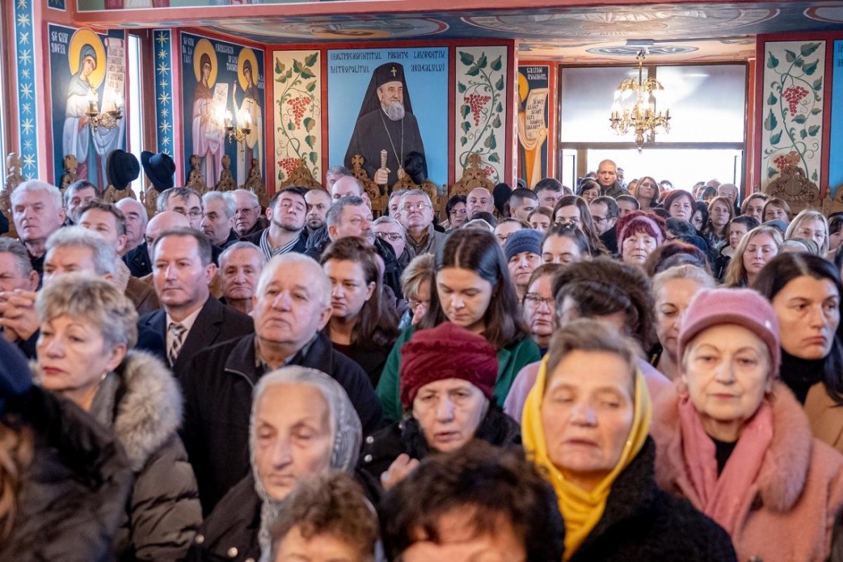 Biserica „Sfântul Ioan Botezătorul” din Parohia Alba Iulia-Tolstoi a fost târnosită 283408