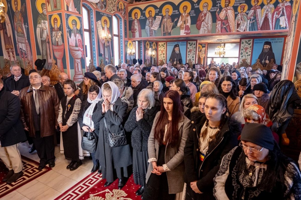 Biserica „Sfântul Ioan Botezătorul” din Parohia Alba Iulia-Tolstoi a fost târnosită 283411
