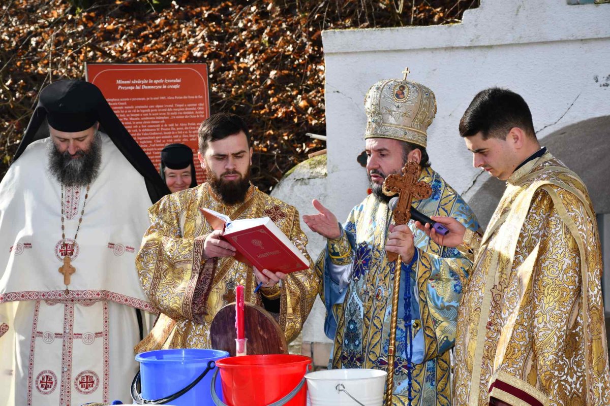 Momente de binecuvântare în Eparhia Banatului Montan 283445