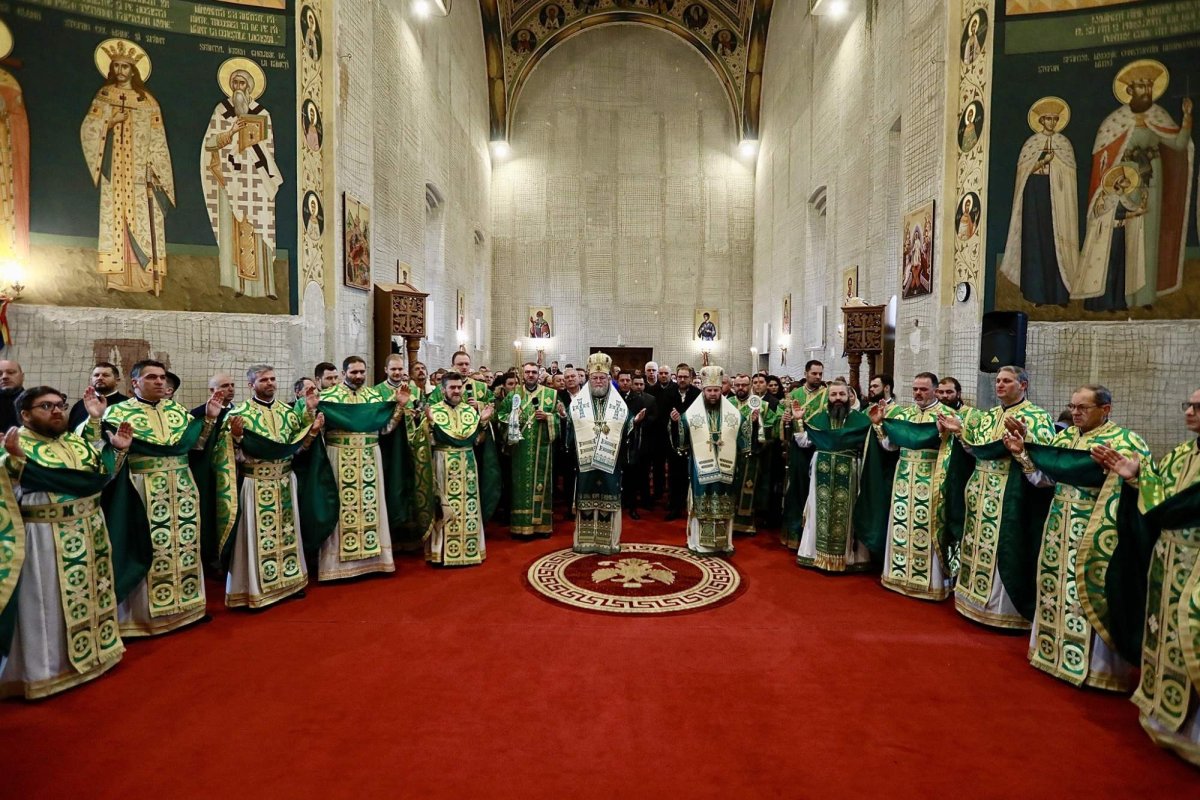 Slujire arhierească la Mănăstirea Scărişoara Nouă 283665