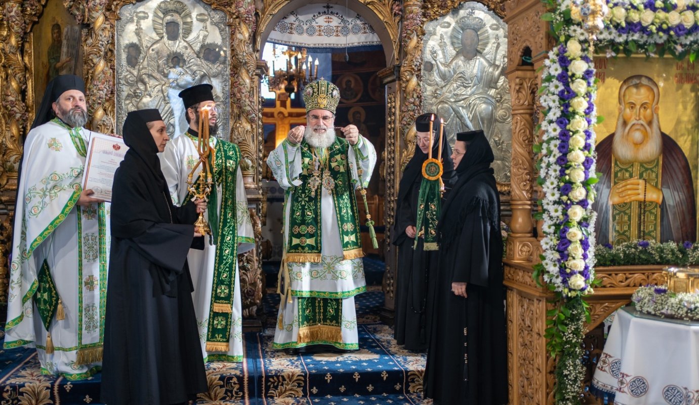 Eparhia Romanului și Bacăului și-a sărbătorit ocrotitorul 283764