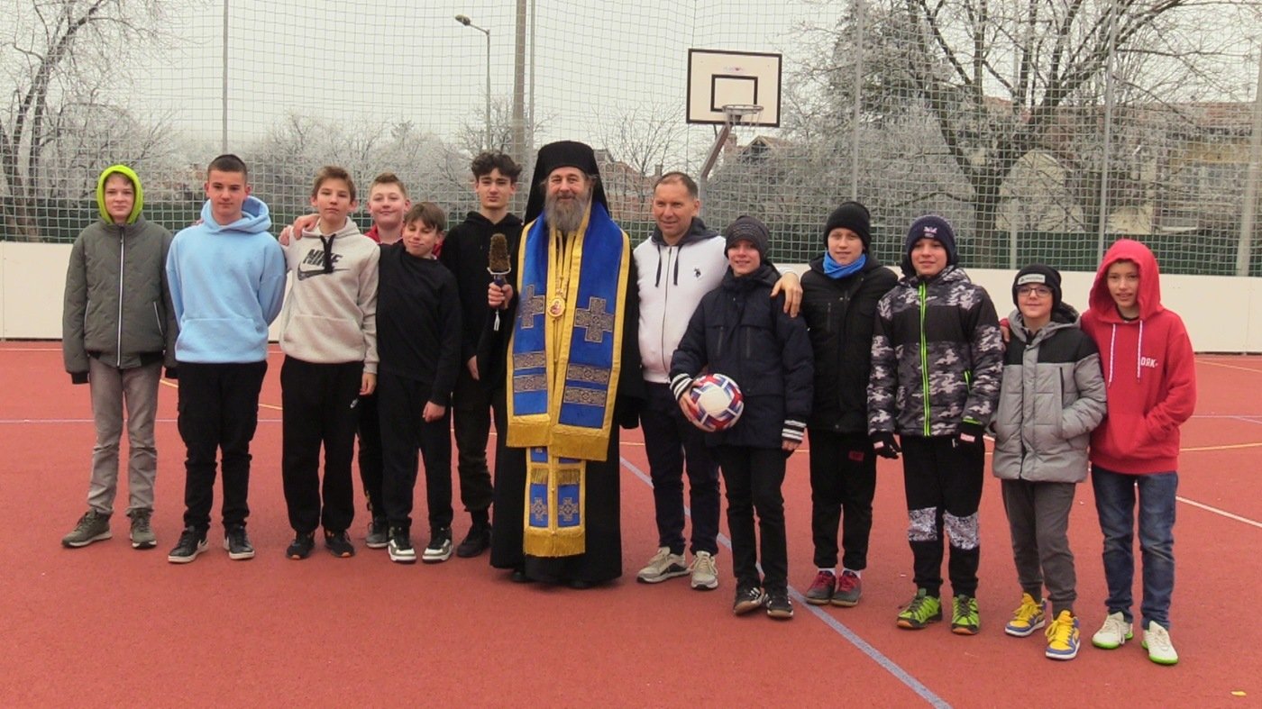 Binecuvântarea cu apă sfințită a instituțiilor românești din Giula 283869