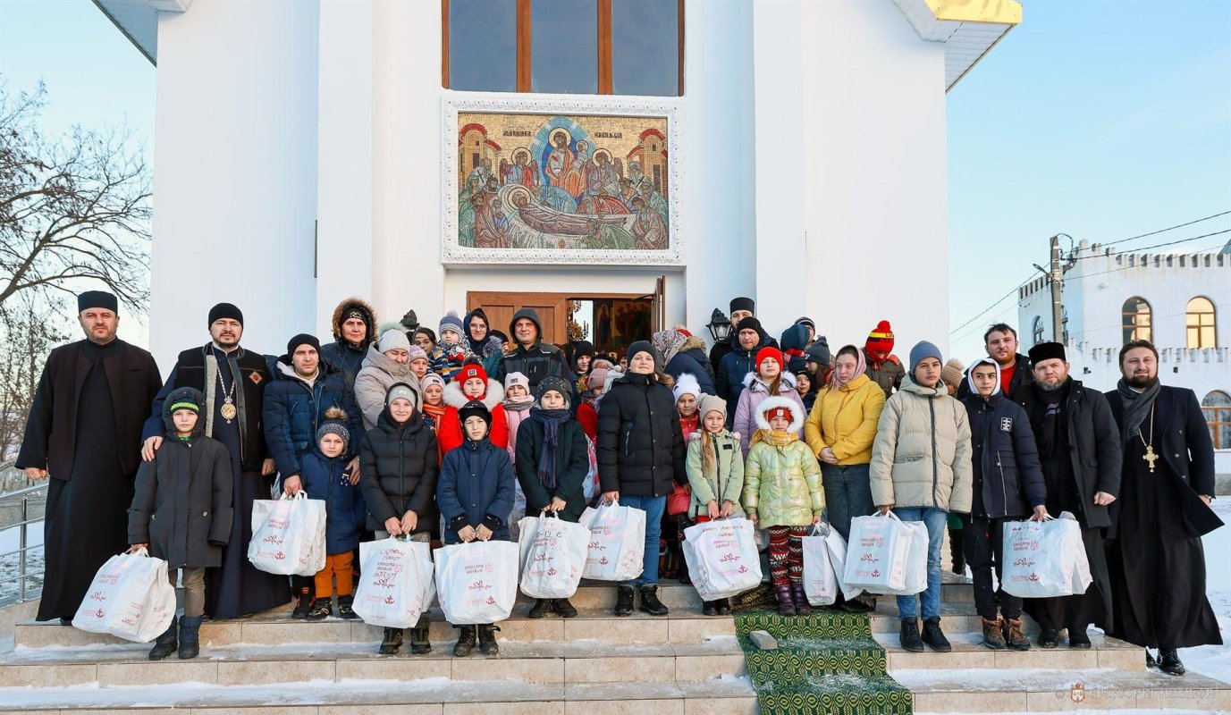 Caravana „Dar de Crăciun” a ajuns și în Episcopia Basarabiei de Sud 283840