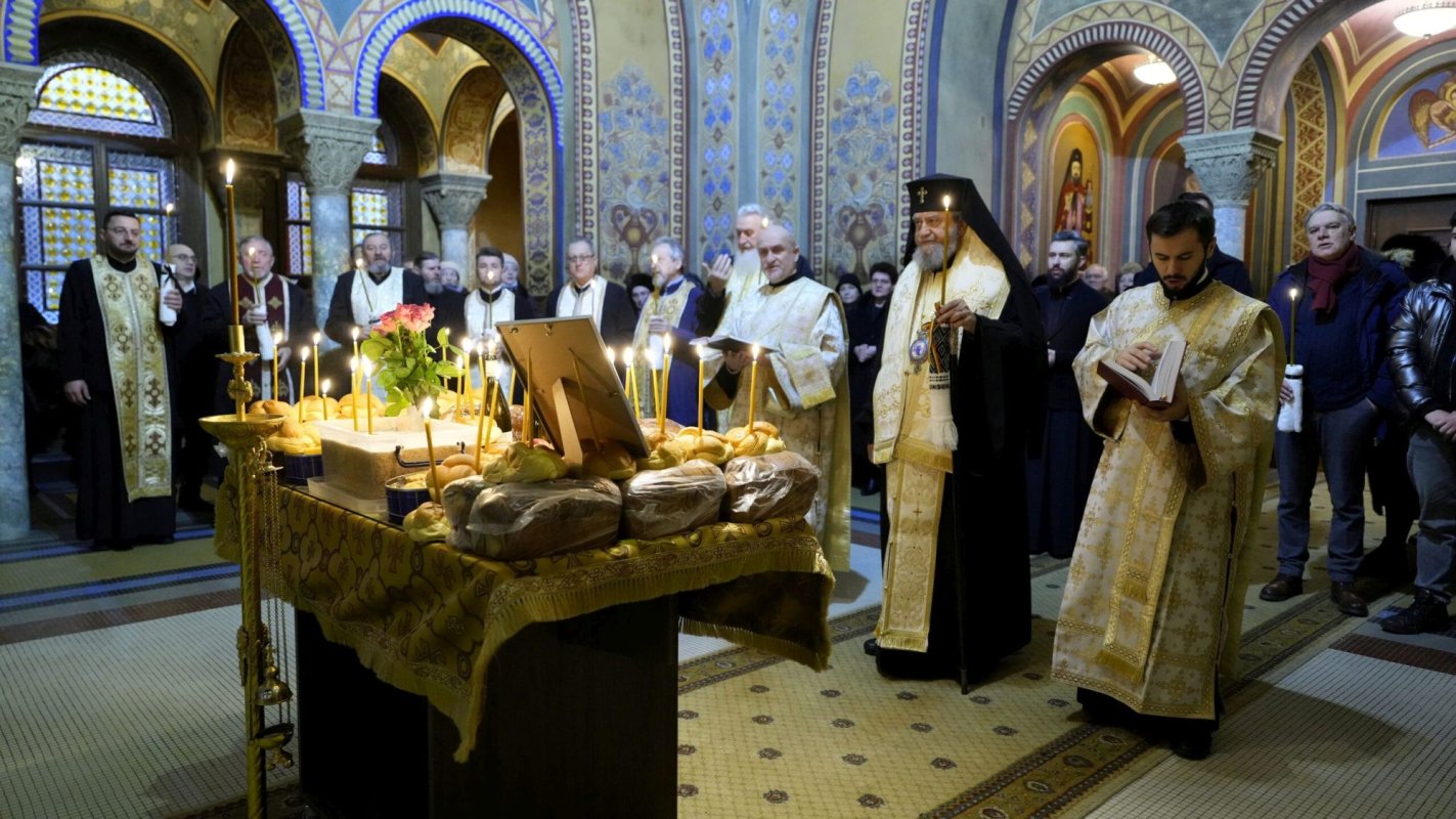 Părintele Mircea Păcurariu, pomenit la trei ani de la trecerea în veşnicie 283885