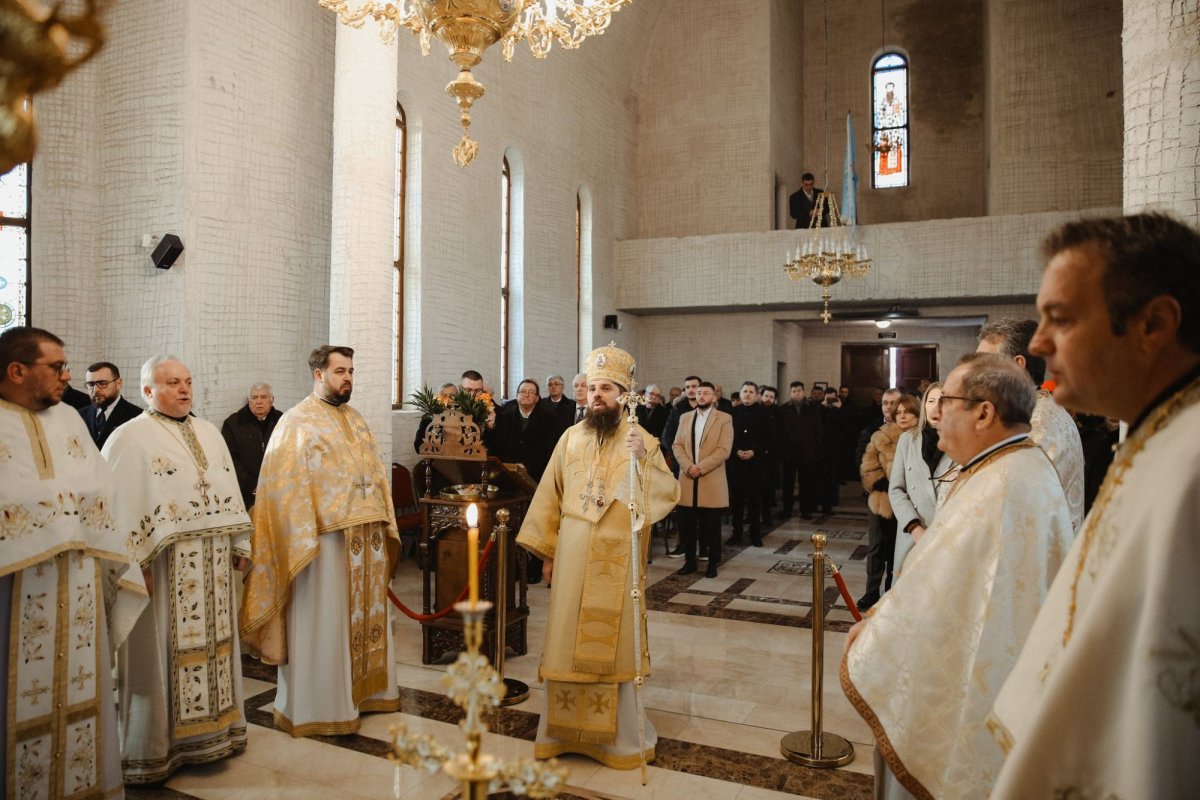 Cinstire pentru credincioşi în parohia clujeană „Sfântul Vasile cel Mare” 284057