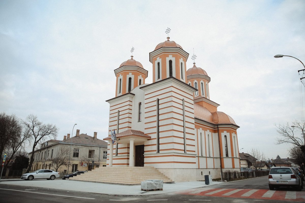 Cinstire pentru credincioşi în parohia clujeană „Sfântul Vasile cel Mare” 284060