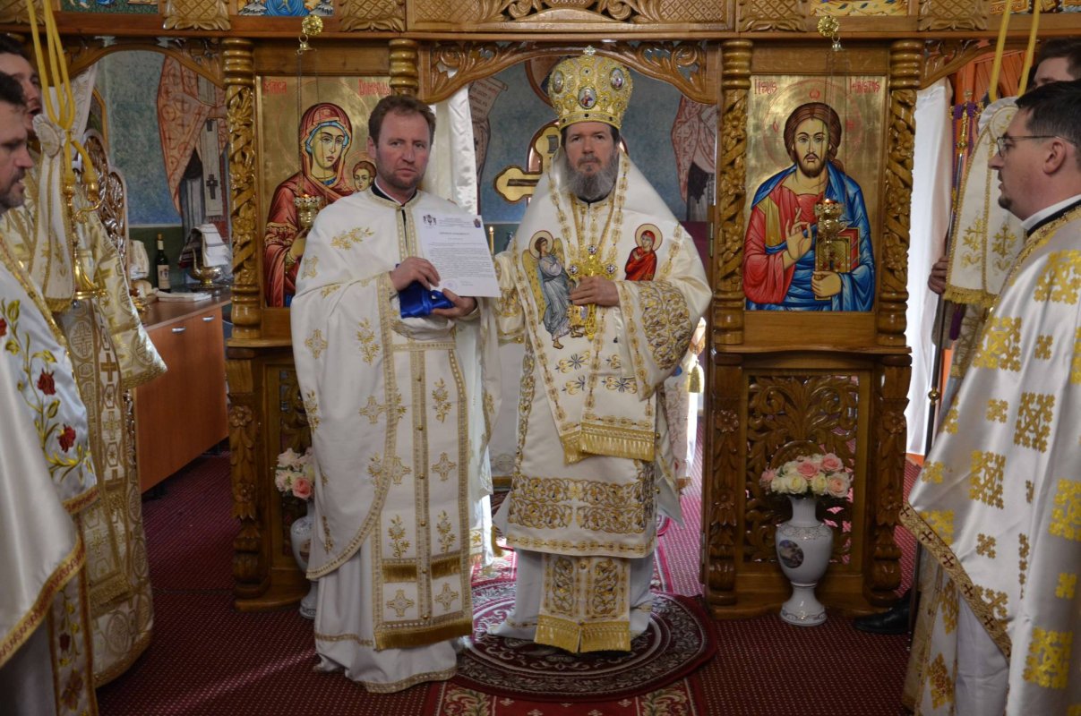 Prezență arhierească în Parohia Bălaia 284053
