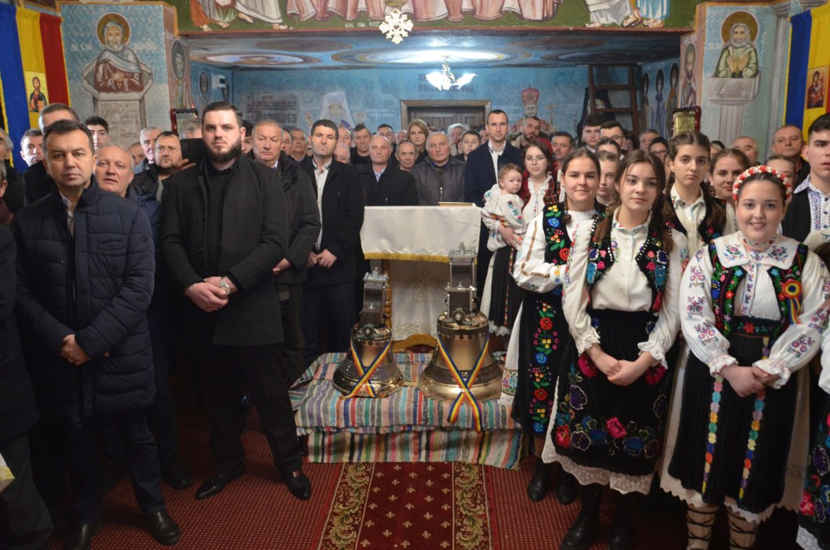 Prezență arhierească în Parohia Bălaia 284054