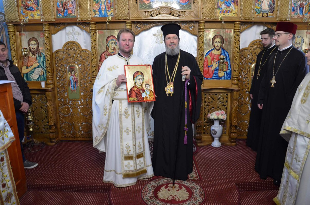 Prezență arhierească în Parohia Bălaia 284056