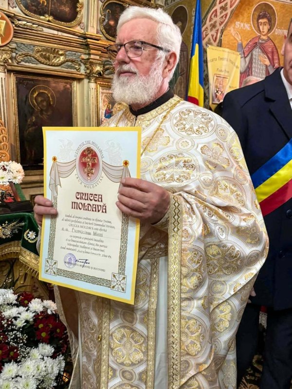 Sfințire de ansamblu parohial în Pipirig 284046