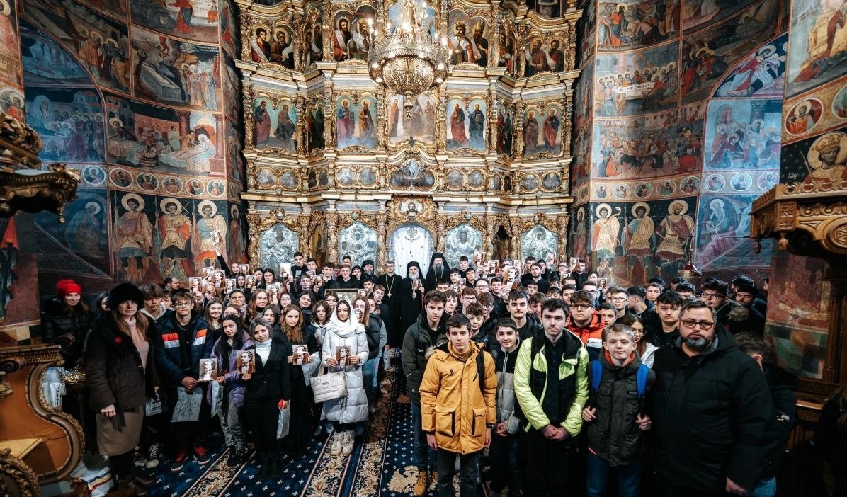 Zi de sărbătoare la Catedrala din Roman 284048