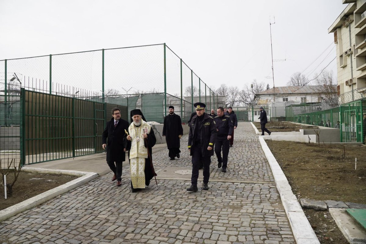 Daruri pentru deținuți și întrunire a preoților capelani la Galați 284246