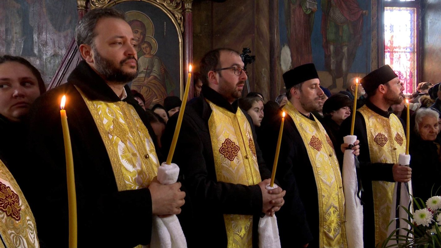 Preotul Vasile Alexandru (1992-2024) - slujitor tânăr, vrednic și harnic al parohiei 284437