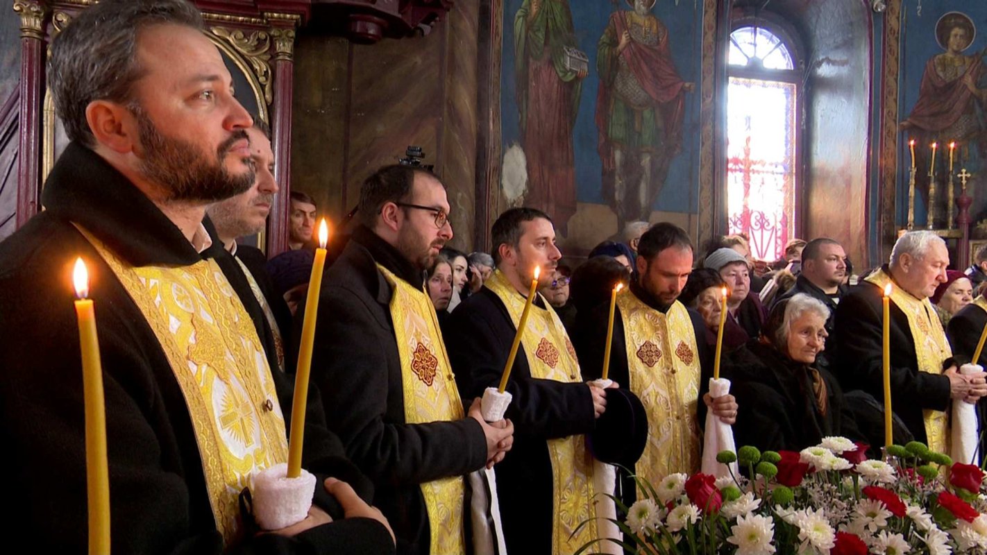 Preotul Vasile Alexandru (1992-2024) - slujitor tânăr, vrednic și harnic al parohiei 284438