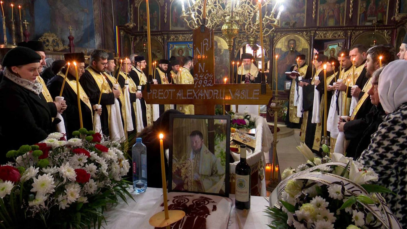 Preotul Vasile Alexandru (1992-2024) - slujitor tânăr, vrednic și harnic al parohiei 284441