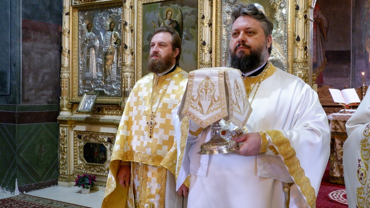 Rugăciune și slujire la mănăstirea ilfoveană Pasărea 284468