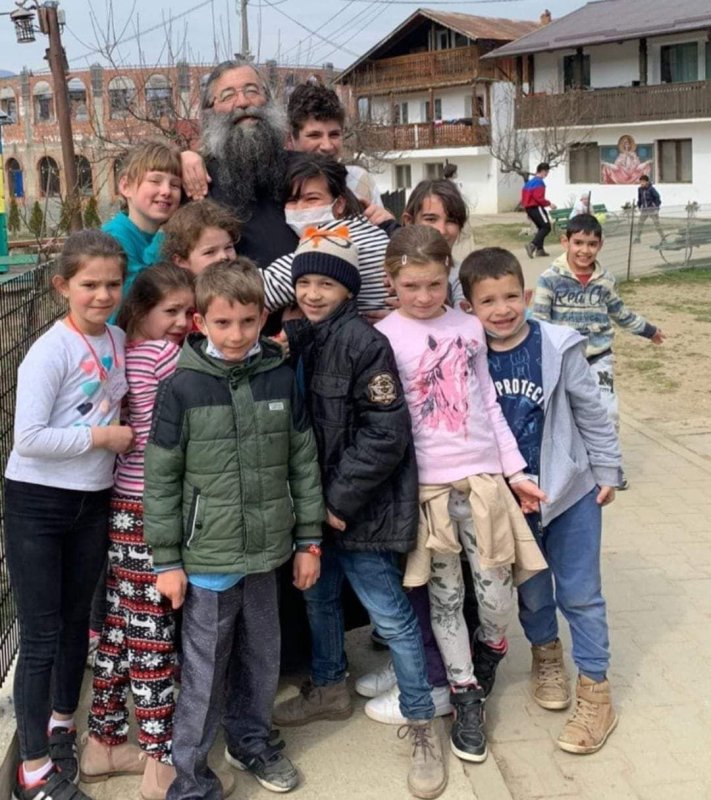 Daruri de la Brașov pentru copiii de la Valea Plopului 284610