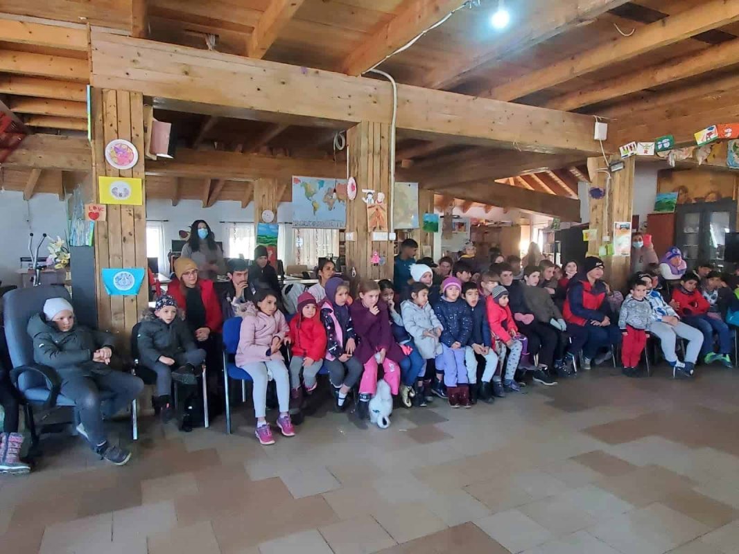 Daruri de la Brașov pentru copiii de la Valea Plopului 284612