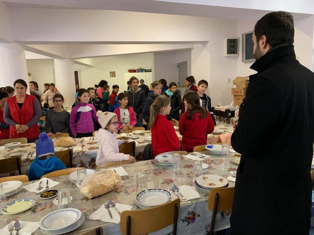 Daruri de la Brașov pentru copiii de la Valea Plopului 284614