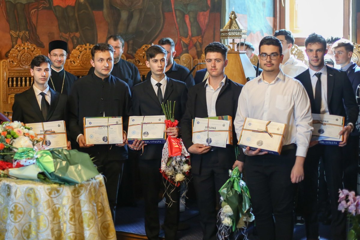 Burse de studiu și sociale oferite de Arhiepiscopia Buzăului și Vrancei 284641