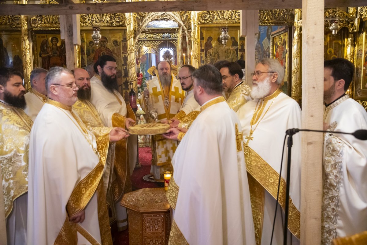 Seminariștii bucureșteni și-au cinstit ocrotitorul 284765