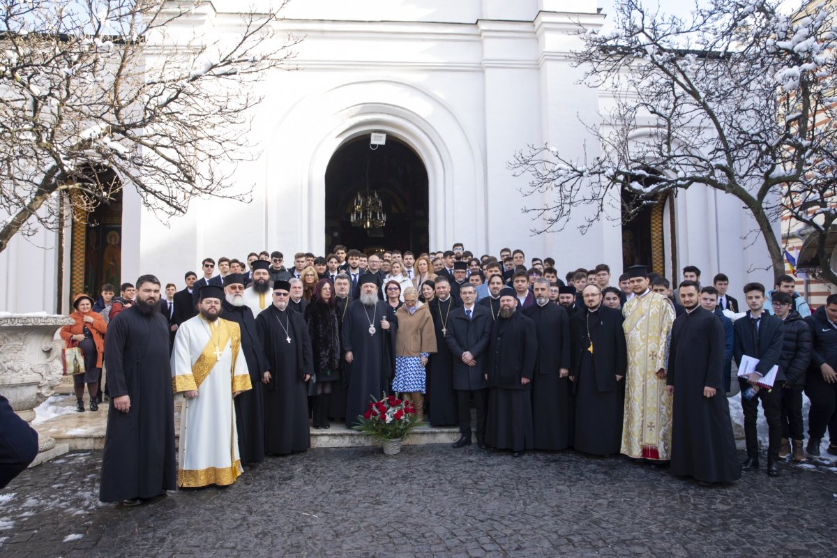 Seminariștii bucureșteni și-au cinstit ocrotitorul 284769