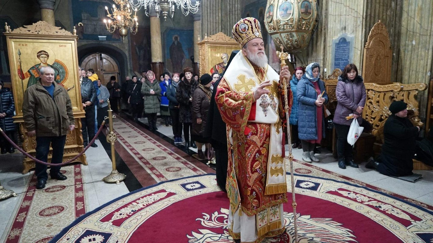 Comuniune și rugăciune la o mănăstire ialomițeană 284984