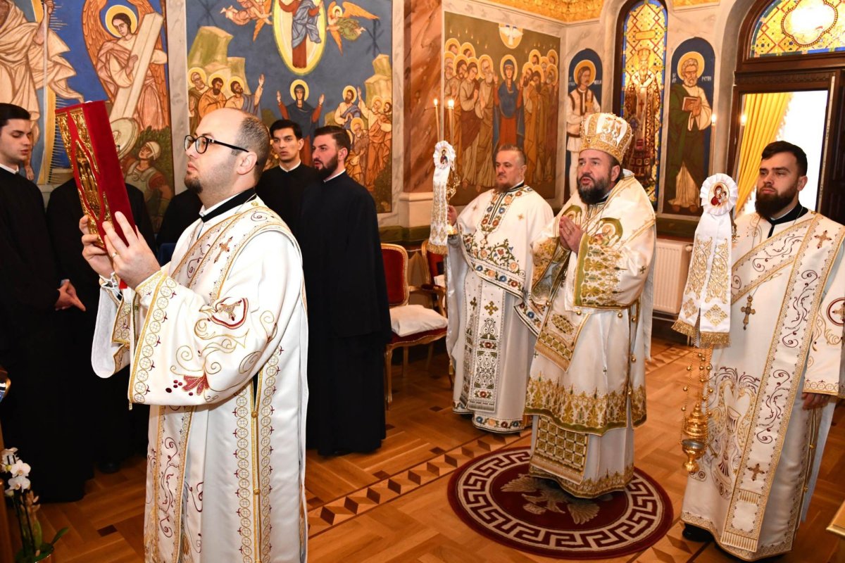 Hramul paraclisului din Caransebeș închinat Sfinților Trei Ierarhi  285007