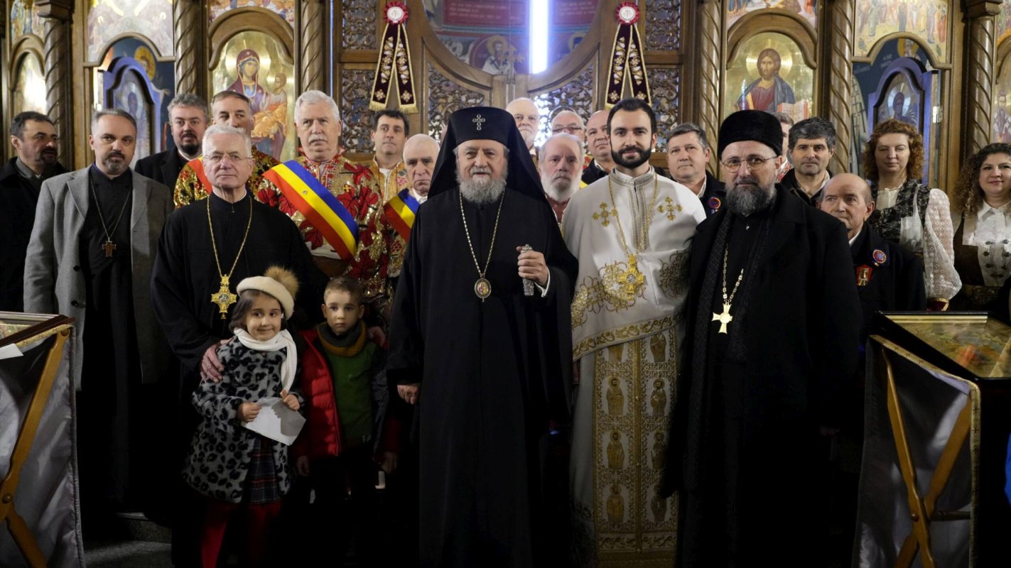 Liturghie arhierească la Biserica „Sfinții Trei Ierarhi” din Brașov 284989