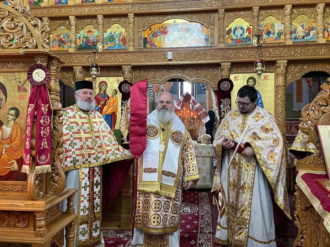 Sfinţirea picturii bisericii din Rateșul Cuzei 285003