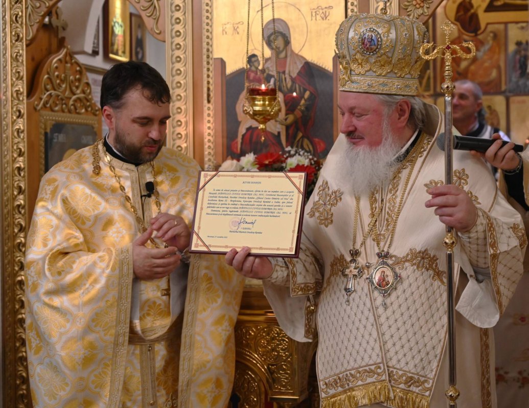 Veşmântul Sfântului Dimitrie cel Nou într-o parohie din Roma 285017