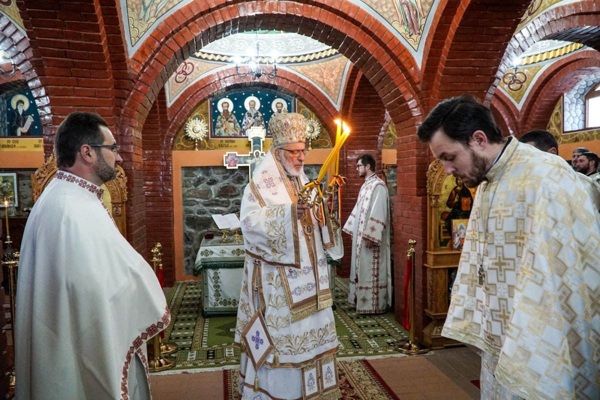 Vizită arhierească la un așezământ dedicat Sfântului Ioan Botezătorul 284980