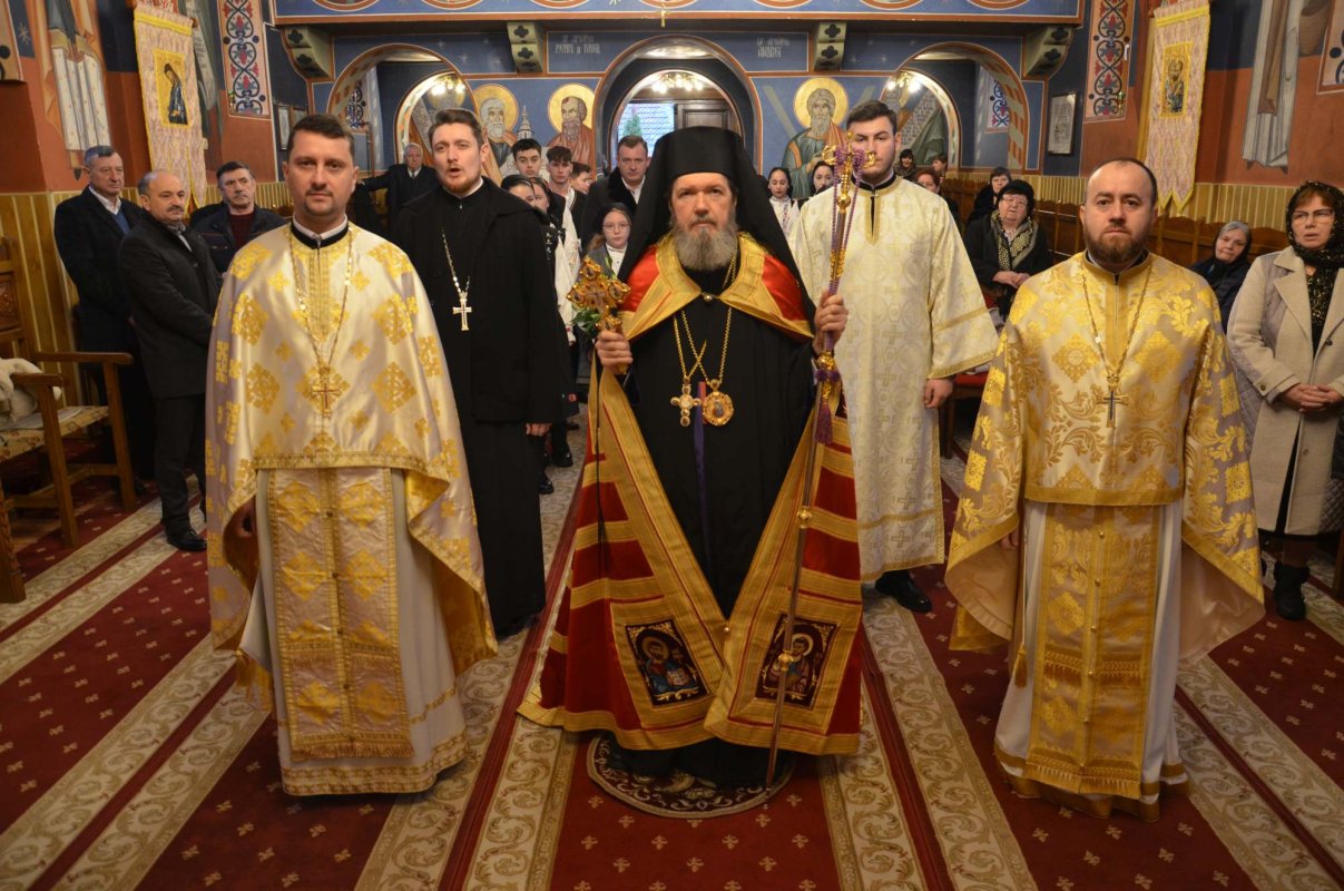 Sărbătoare în comunitatea de credincioşi a parohiei bihorene Cuzap  285067