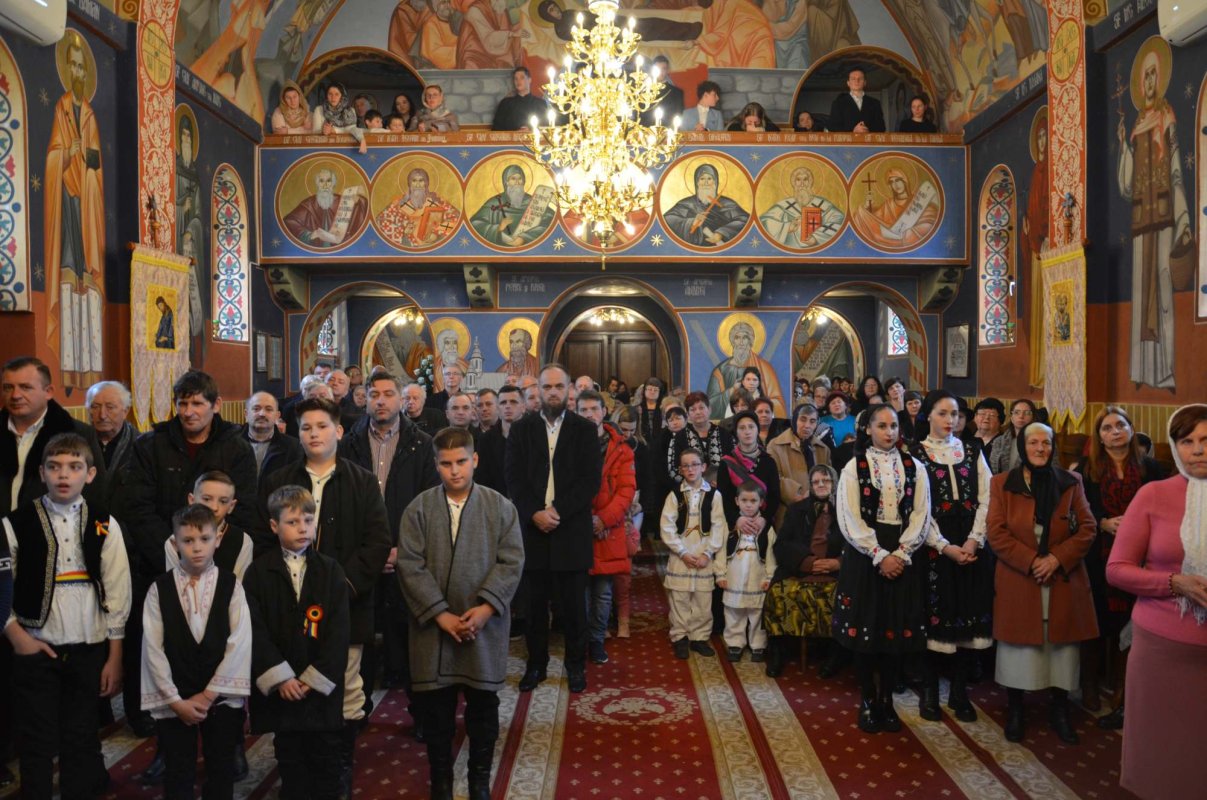 Sărbătoare în comunitatea de credincioşi a parohiei bihorene Cuzap  285069