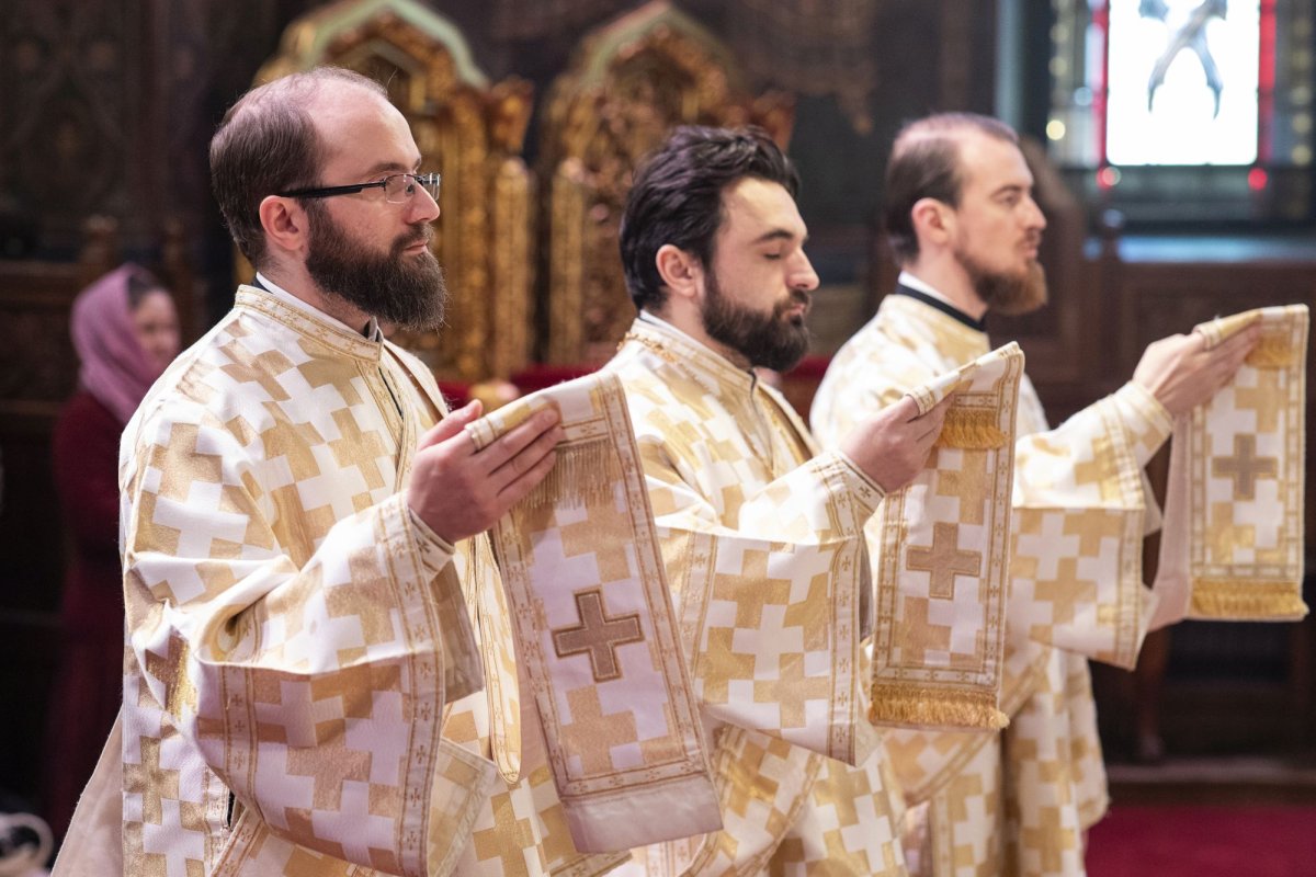 Sfinții Trei Ierarhi cinstiți la Catedrala Patriarhală din București 285105