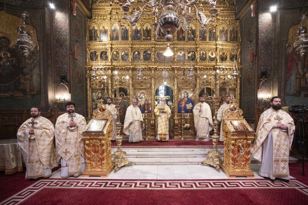 Sfinții Trei Ierarhi cinstiți la Catedrala Patriarhală din București 285110