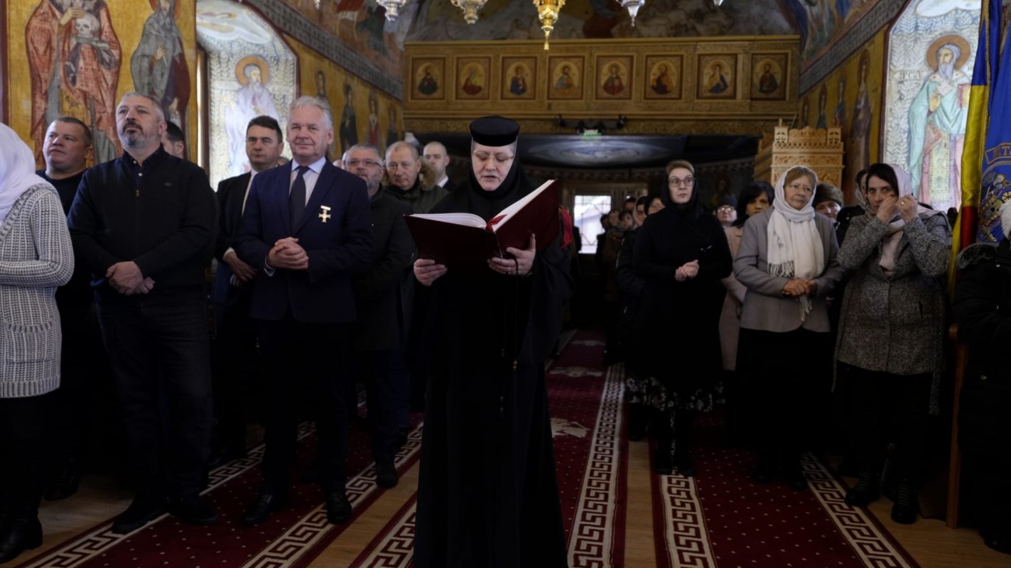 Liturghie arhierească în biserica veche a Mănăstirii Predeal 285537