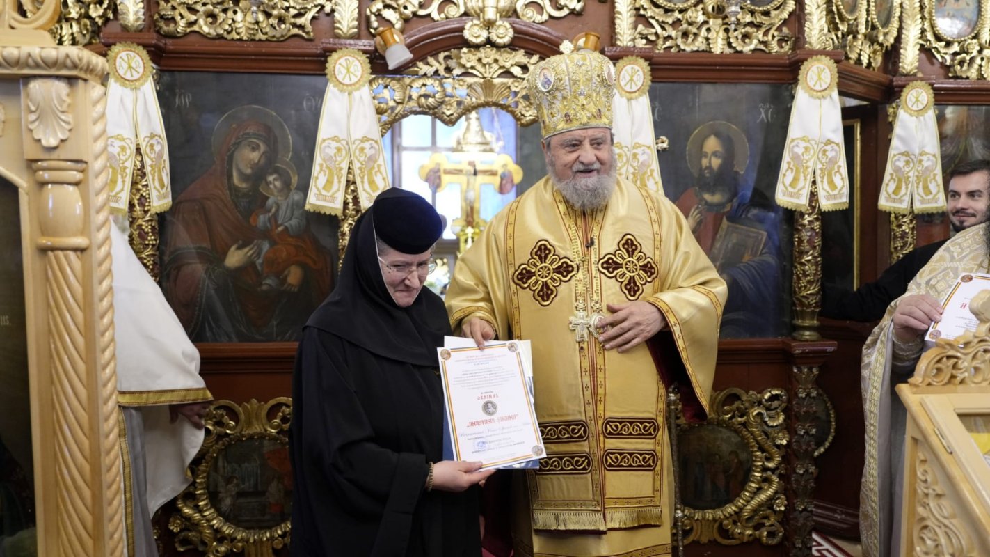 Liturghie arhierească în biserica veche a Mănăstirii Predeal 285538