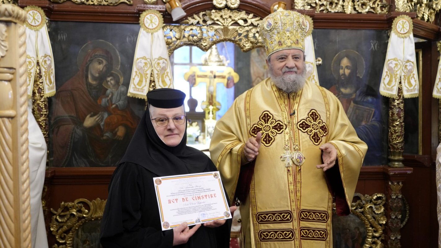 Liturghie arhierească în biserica veche a Mănăstirii Predeal 285541