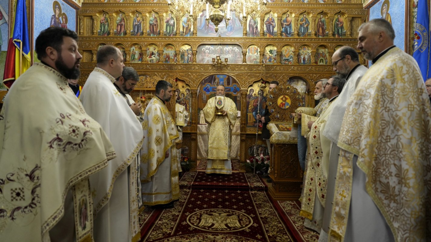 Binecuvântare arhierească pentru credincioșii din Hoghiz 285562