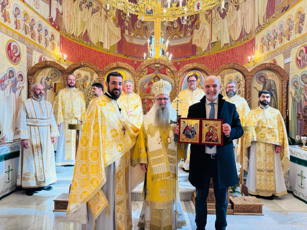 Hramul parohiei românești din Pescara, Italia 285585